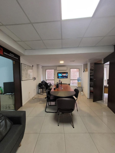 Oficina En Edificio Histórico Excelente Ubicación A Metros Plaza San Martín