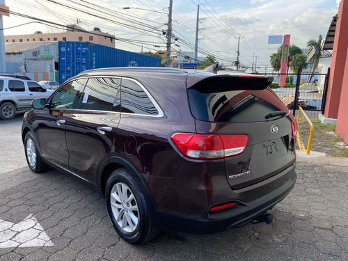 Imagen 9 de 13 de Kia Sorento 2016 4x4 3 Filas Americana