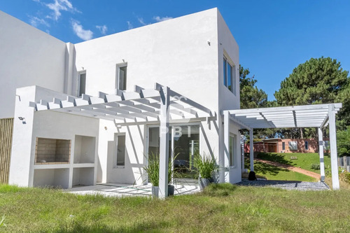 Casa 2 Dormitorios En Chihuahua, Punta Ballena - Ref : Pbi2378