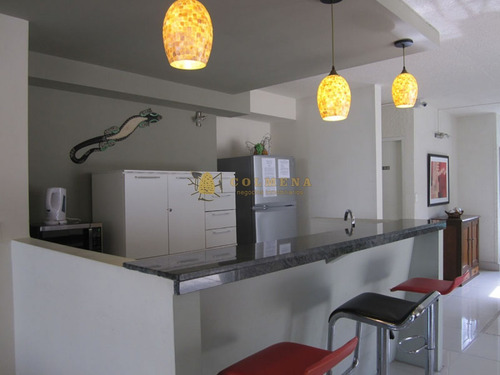 Apartamento En Muy Buena Ubicacion, De 2 Dor, 2 Baños Con Balcon Con Parrillero Con Linda Vista. Consulte!!!!!!!!- Ref: 1991