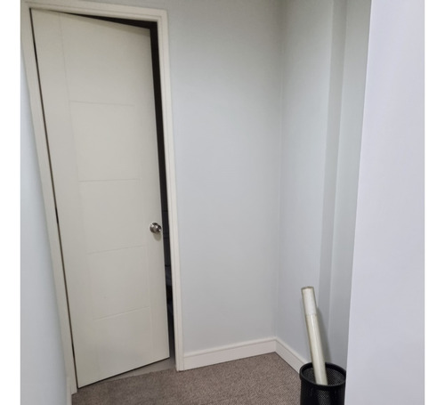 Oficina, 2 Apartados Baño Kitchenet