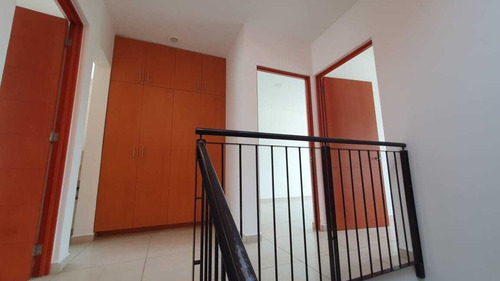 Casa En Venta En Paseos Del Bosque, 3 Recámaras, 2.5 Baños, Gran Ubicación !!