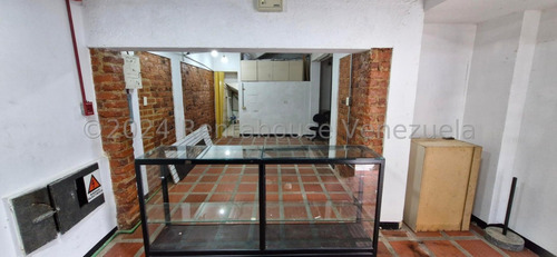 Maripérez !! Estupendo Local Comercial A Pie De Calle, 70 M2, 1 Baño, 2 Pe, Cómodos Espacios, Facilidades Para Carga Y Descarga De Mercancía. Extraordinaria Ubicación !!