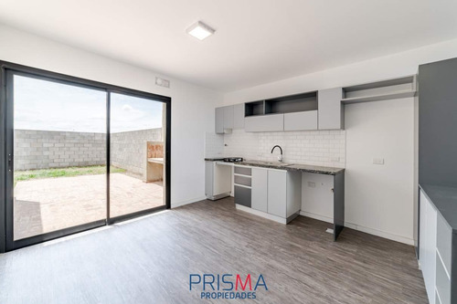 Imagen 2 de 19 de Duplex En Venta. 2 Dormitorios. Prados De Manantiales.