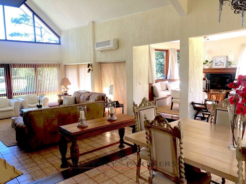 Imagen 3 de 16 de Espectacular Casa Con Inmejorable Ubicación