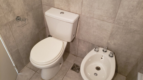 Excelente Departamento De Dos Ambientes Con Cochera