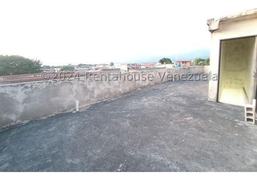 Excelente Townhouse En Obra Blanca Para Remodelar En Venta Ubicado En Las Amazonas Db 24-13863