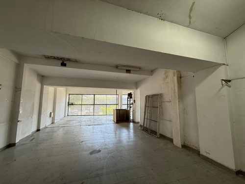 Amplio Local Comercial En Venta En Sarandi