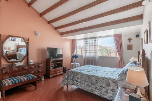 Casa En Venta En Alhambra. Cod V14653