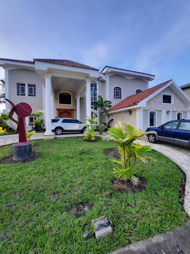 Casa Real Bienes Raíces Vende Majestuosa Casa En Urbanización San Miguel, 1ra Etapa, Maturín