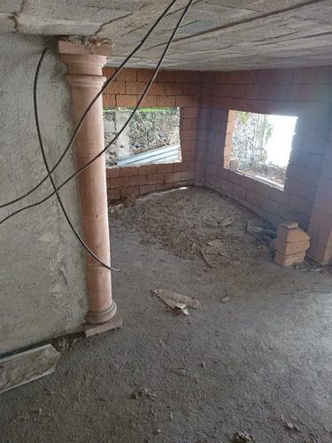 Casa En Venta En Obra Gris, Tetela Del Monte Con 3 Rec. Y Jacuzzi... 2,600,000