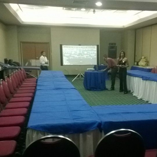 Imagen 5 de 10 de Arriendo Proyector Data Show Pantalla Tv Led Telón
