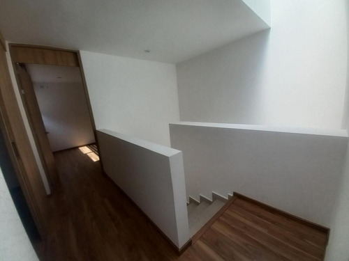 Casa En Venta En El Refugio, 3 Recámaras, 2.5 Baños, Alberca, 2 Autos, Lujo!