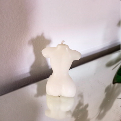 Imagen 2 de 3 de Vela Forma Cuerpo Femenina Aroma Vainilla Coco