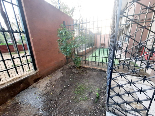 Departamento Con Patio A Dos Cuadras De Metro, Independencia