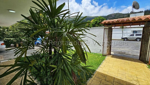 Casa En Venta En La Trinidad Remodelada En Calle Cerrada 25-5053 Jc