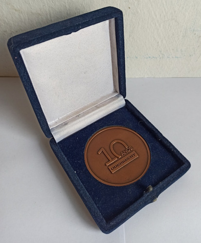 Antigua Medalla Por Los 10 Años De Odebrecht A La Directiva.