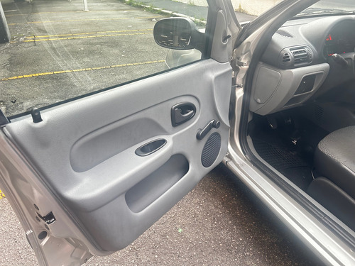 Renault Clio 1.0 16v Campus Hi-flex 3p