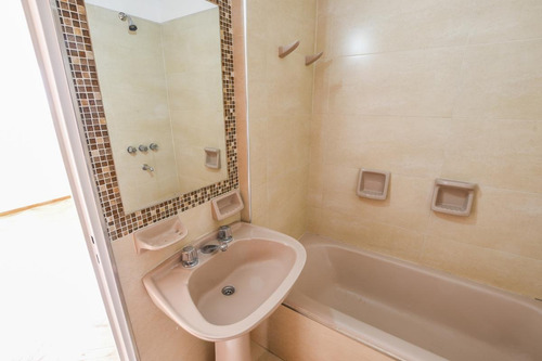 Imagen 16 de 22 de Departamento De 3 Dormitorios En Venta Impecable Centro Balcón Terraza