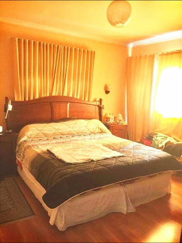 Casa En Venta De 5 Dorm. En Ñuñoa