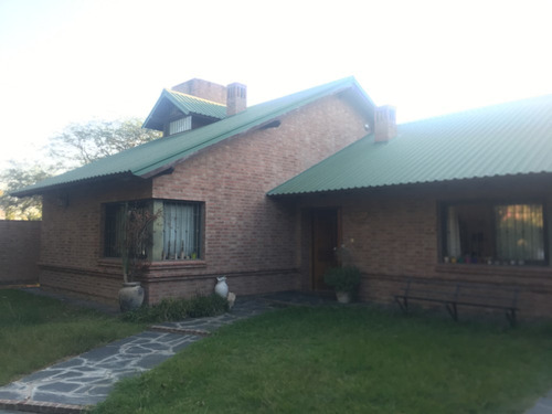 Casas 2 Dormitorios 1 Escr. En Venta Arguello 948m2 Terreno