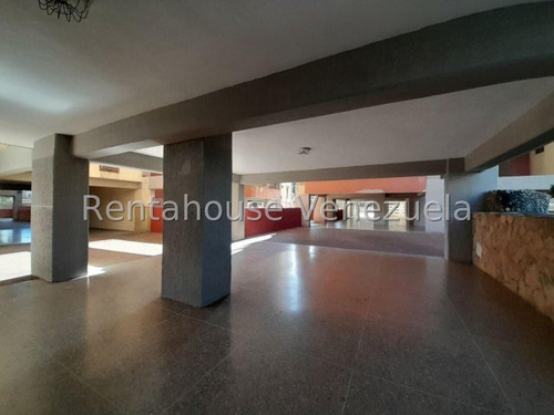 Maribel Morillo Asesor Inmobiliario De Rentahouse Vende Conservado Y Comodo Apartamento; De 95m2 Con 3 Hab. Y 2 Baños; Conjunto Privado Con Vigilancia; Condominio Arcas De Norte; Este De Barquisimeto