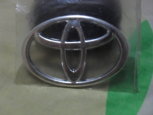 Emblema Logo De Toyota Generico Plastico Plateado  