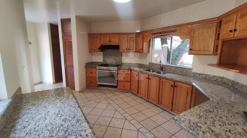 Imagen 11 de 30 de Casa Con 3 Habitaciones Con Baño Y Cuarto De Serv. En San Al