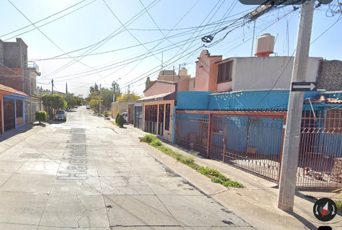 Casa Ubicada En Colonia Hacienda Aguascalientes, Aguascalientes. Con 2 Recamaras Y 142m2. A Unos Minutos De Centro Comercial Espacio Aguascalientes.