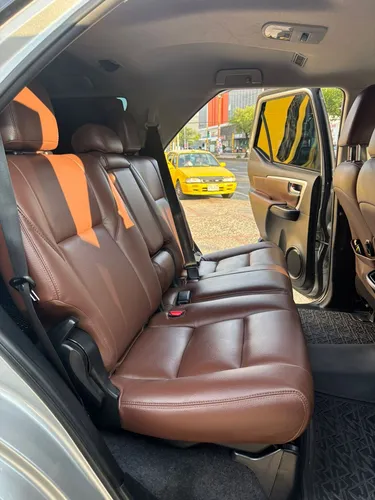 Toyota Fortuner Sw4 2.4 4x2 At Diesel