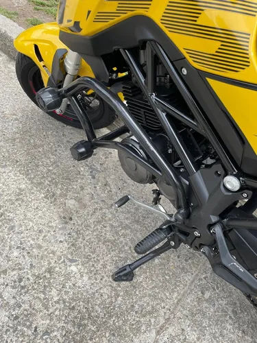 Vendo Moto Benelli Tnt 135 Amarillo 2023 Con Accesorios