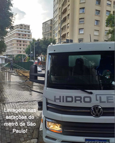 Imagem 3 de 5 de Caminhão Pipa