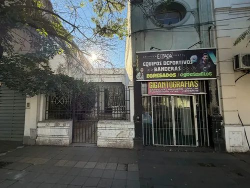 En Venta - Casa Con Local Comercial - Av. Belgrano - foto 1