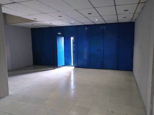 Imagen 3 de 9 de Local Comercial Avenida Fuerzas Armadas
