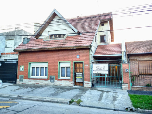 Casa Multifamiliar  -  Villa Adelina, San Isidro, G.b.a. Zona Norte