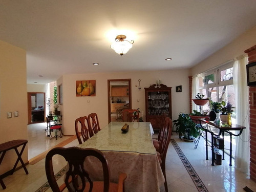 En Venta Casasa En Carretas, Gran Ubicación, 4 Recamaras, 5.5 Baños, Cto De Serv