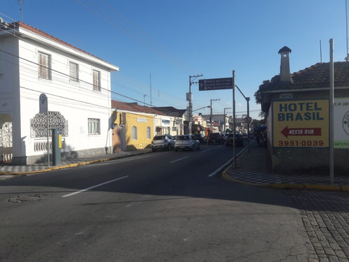 Imagem 2 de 3 de Alugo Loja No Centro Em Jacarei Com Estacionamento Próprio