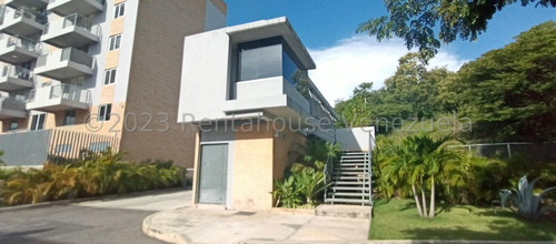 Dennymar Barreto Vende Apartamento En Obra Gris, Ubicado Al Este De La Ciudad, Ideal Para Ser Diseñado A Tu Gusto,el Mismo Esta Conectado A Planta Electrica, Areas Sociales, #24-4195