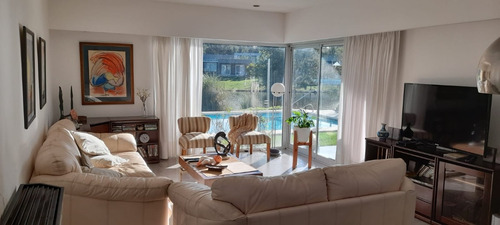 Dueño Directo. Vendo Casa Dueño Directo, Vende En El Canton , Casa Moderna De Diseño Minimalista A La Laguna Con 40m De Costa Propios, Parque Y Piscina Con Solarium