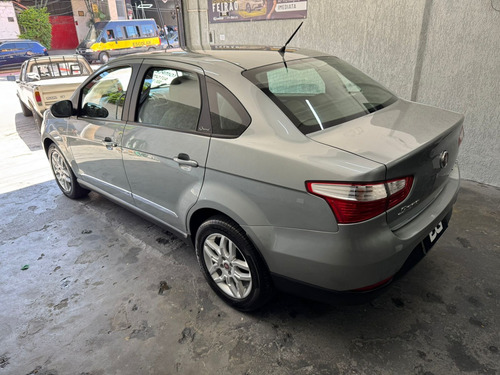Fiat Grand Siena 1.6 16v Essence Flex Dualogic 4p