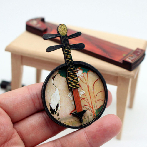 Casa De Muñecas En Miniatura Con Instrumento Musical Yueqin