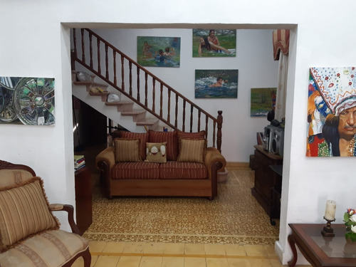 Casa / Propiedad En Venta En Gazcue, Casa De Dos Niveles.