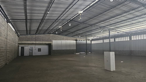 Galpon - Edificio Industrial - Zona Ind Del Este (902,67m²)