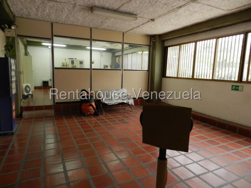 Ms: 25-24351 Vendemos Edificio De 5 Pisos En Sarria, Municipio Libertador. A=2.808m2, 3b, 9p.