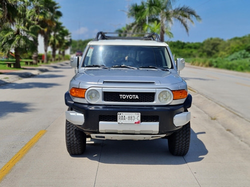 Imagen 3 de 11 de Toyota Fj Cruiser 2008 3p Premium Aa Ee Ra Abs 4x4 At