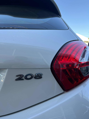 Imagen 9 de 15 de Peugeot 208 2016 1.6 Feline Pack Cuir