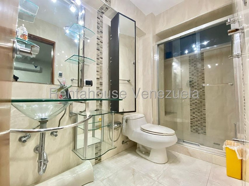 Se Ofrece En Venta Hermoso Y Amplio Apartamento Remodelado Ubicado En El Paraiso