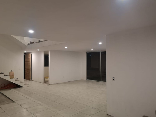 Residencia De Autor En Real De Juriquilla, Terreno 412 M2, Doble Altura, Ctoserv