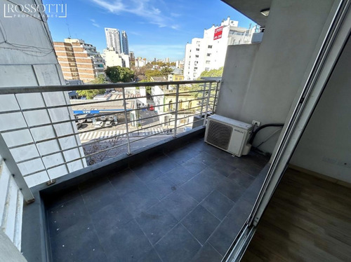 Muy Buen Dpto De 2 Ambientes Al Frente Con Balcon - Amenities - Seguridad 24hs - Apto Profesional