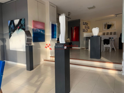 Venta - Amplio Local Sobre Gorlero Con Privado En Subsuelo.- Ref: 1512